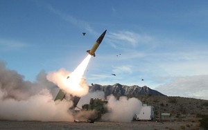 Tên lửa ATACMS của Mỹ phá hủy tàu ngầm Iran tại căn cứ Bandar Abbas