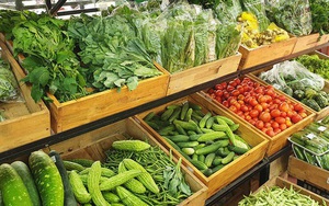 Quầy rau siêu thị nhìn bó nào cũng xanh mơn mởn: Nhân viên tiết lộ "quy tắc ngầm"