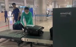 Máy quét hải quan tại sân bay nhìn thấu ma tuý, đồ vật cấm như thế nào?