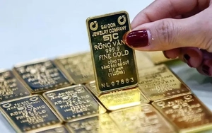 Vàng giảm giá, bạc bật tăng