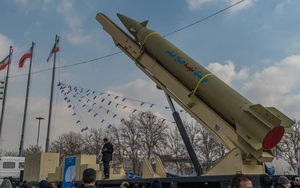 Iran lần đầu phóng tên lửa đạn đạo 'Haj Qasem' vào nhiều địa điểm ở Israel và căn cứ của Mỹ