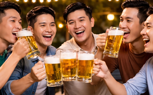 Lý giải việc "nhiều người uống bia vô tư nhưng chịu thua 2 lít nước lọc"