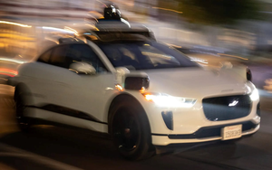 Mắc kẹt trong xe không người lái: Khi công nghệ trở thành 'cạm bẫy', robottaxi có thực sự an toàn?