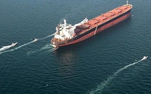 Iran muốn thu phí tàu thuyền đi qua eo biển Hormuz