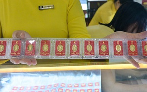 Giá vàng hôm nay 2-3: Vàng bạc cùng tăng giá mạnh