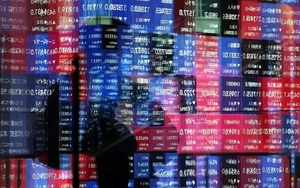 Giá dầu tăng vọt, cổ phiếu lao dốc giữa hỗn loạn Trung Đông