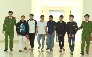 Xử lý 2 thanh niên xông vào trụ sở công an gây rối, quay clip