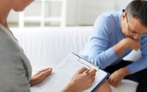 Người đàn ông 50 tuổi đã có 1 con, đi khám bỗng phát hiện không có tinh trùng: Bất ngờ với nguyên nhân