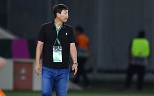 Tuyển Việt Nam có thể bị xử thua Malaysia 0-3 nếu HLV Kim Sang-sik dùng cầu thủ nhập tịch cao 1m95