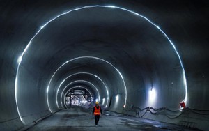 Lần đầu tiên trên thế giới: Trung Quốc để AI "chỉ tay" cho con người xây đường hầm, sai một ly đi một dặm