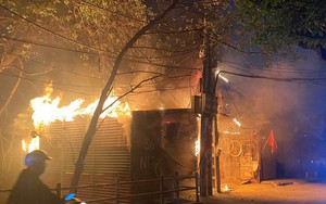 Cháy quán cà phê "hát cho nhau nghe"