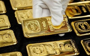 Giá vàng tiếp tục giảm "cắm đầu": SJC "bốc hơi" gần 10 triệu đồng!