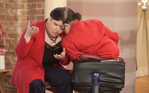 Cặp song sinh dính liền giấu nhau giới tính thật trong nhiều thập kỷ