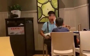 Một bữa ăn khiến đứa trẻ gục ngã chỉ trong một giây: Kiểu giáo dục tội lỗi này sẽ hủy hoại con bạn