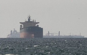 Mỹ bất ngờ nới lệnh trừng phạt, Iran lập tức tuyên bố: Chúng tôi chẳng còn giọt dầu thừa nào để bán