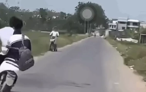 Thông tin mới vụ 2 nam sinh đánh võng, tông người phụ nữ ngã văng xuống đường ở Hà Nội