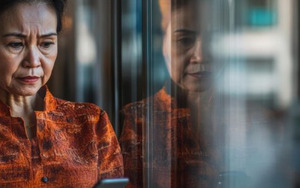 Thấy cuộc gọi lạ, tôi bắt máy rồi đau thắt tim gan khi nghe tiếng khóc thút thít từ đứa cháu ngoại