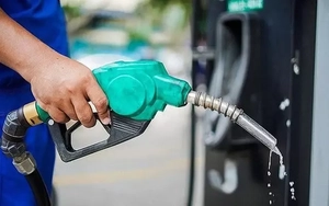 Đề xuất giảm 50% thuế bảo vệ môi trường với xăng, dầu