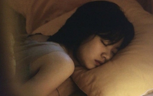 Nữ sinh 20 tuổi cân nặng tăng vọt lên 90kg, mắc tiểu đường, huyết áp cao vì 1 thói quen nhiều người làm mỗi đêm