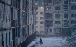 "Thành phố tận thế" nơi tuyết rơi xuống cũng có màu đen