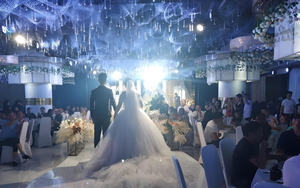 Đi ăn cưới bạn học, tôi bất ngờ gặp lại một người mà chỉ cần nhìn nhau một cái, tôi biết ngay là sẽ có chuyện xảy ra