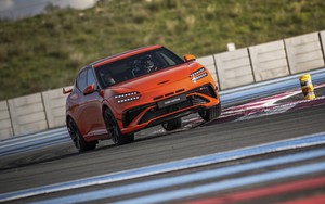 Genesis GV60 Magma - 'Ông vua' tốc độ của kỷ nguyên xe điện