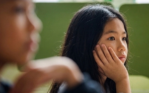 KHÔNG HỀ DOẠ: 4 thói quen này đang âm thầm ăn mòn trí thông minh của con bạn, bỏ ngay trước khi quá muộn!