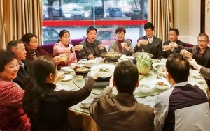 Dự đám cưới bạn cũ sau 20 năm ra trường nhưng đến nơi không ai nhận ra: Điều nghe được còn khiến tôi chạnh lòng hơn