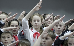 Vì sao người Nga hiếm khi cười với người lạ?