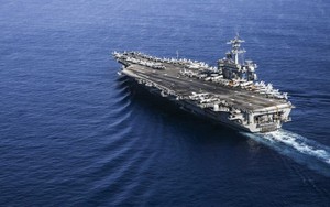 Xem Iran nã hơn 100 tên lửa vào tàu sân bay Mỹ, buộc nó phải rút lui