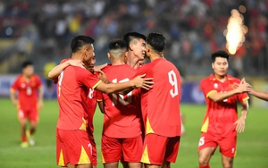 ĐT Việt Nam đại thắng Bangladesh trong ngày Hoàng Hên - Xuân Son còn chưa... son