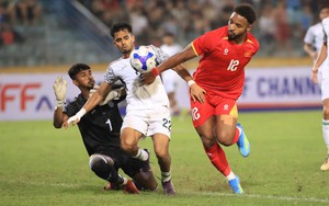 Thắng đậm Bangladesh, HLV Kim Sang-sik vẫn lo: "Tôi sẽ phải kiểm tra lại cân nặng của Xuân Son"