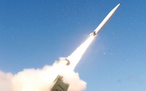 Mỹ mở rộng sản xuất tên lửa PrSM tầm bắn 500km cho HIMARS