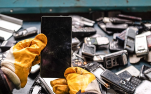 Bới rác tìm vàng: Khi những chiếc điện thoại nát bỗng hóa "tài sản chiến lược" nhờ cơn khát chip AI