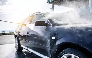 Cách vệ sinh ô tô để tránh ẩm mốc