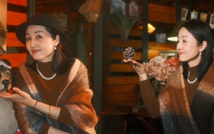 50 tuổi về hưu sớm mà sao lại hạnh phúc hơn cả tuổi trẻ? Lý do chỉ nằm ở… ly cà phê và ánh đèn vàng