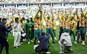 Senegal mừng cúp vô địch Cúp bóng đá châu Phi tại Paris