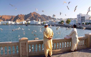 Vì sao Iran nã tên lửa vào tất cả các nước vùng Vịnh trừ “Thụy Sĩ của Trung Đông”?