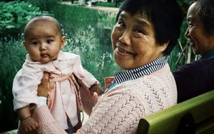 Câu chuyện ở công viên phơi bày 1 kiểu "lợi dụng" cha mẹ tinh vi của con cái