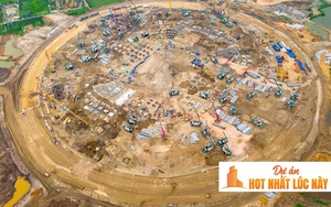 Đại công trường xây sân vận động lớn nhất thế giới: Ô tô nối đuôi nhau như đàn kiến, cần cẩu phủ kín mặt đất