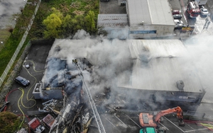 Cháy lớn như “nuốt chửng mọi thứ” tại quán bar, 750 khách tháo chạy hoảng loạn trong đêm