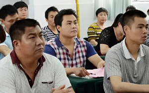 Người bố công nhân ở Hà Nội than thở chuyện con trai, 1 người hỏi ngược: "Mỗi tối anh có ngủ ngon không? Anh ăn ngon không?"