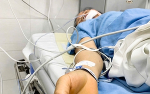 Dông lốc quật đổ cây, nữ công nhân môi trường cứu 2 học sinh rồi bị trọng thương