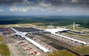 Giữa khủng hoảng nhiên liệu, láng giềng Việt Nam vẫn bán vé bay khứ hồi chỉ 900.000 đồng