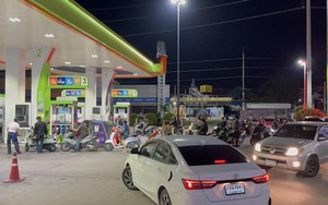 Sau Việt Nam, chính phủ Thái Lan đang xem xét áp dụng một biện pháp mạnh để giảm giá xăng dầu