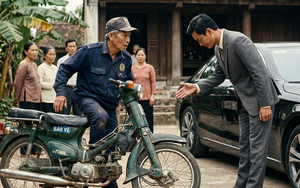 Bố vợ làm bảo vệ, ngày họp mặt 2 bên, ông lái chiếc xe cũ nát nhưng Tổng giám đốc phải đứng dậy cúi chào