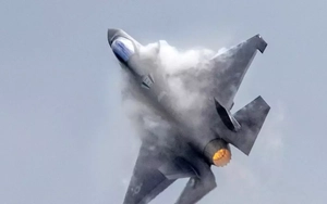 Tiêm kích F-35 Israel bắn hạ chiến đấu cơ Iran trên bầu trời Tehran