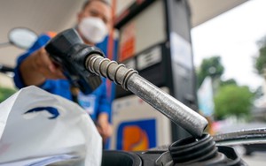 Hàng loạt 'đại gia dầu mỏ' Trung Đông dừng giao hàng, Đông Nam Á quay cuồng tìm kiếm giải pháp thay thế nguồn cung