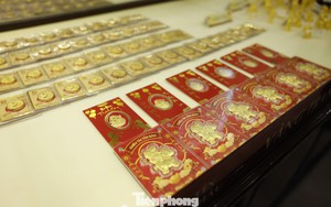 Giá vàng tiếp đà giảm mạnh