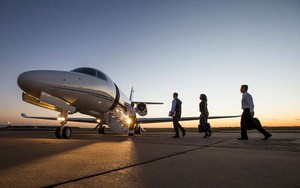 Triệu phú thuê chuyên cơ 5,2 tỷ rời Trung Đông gây tranh cãi: Từng nói “Dubai an toàn nhất”, giờ lại vội vàng rời đi